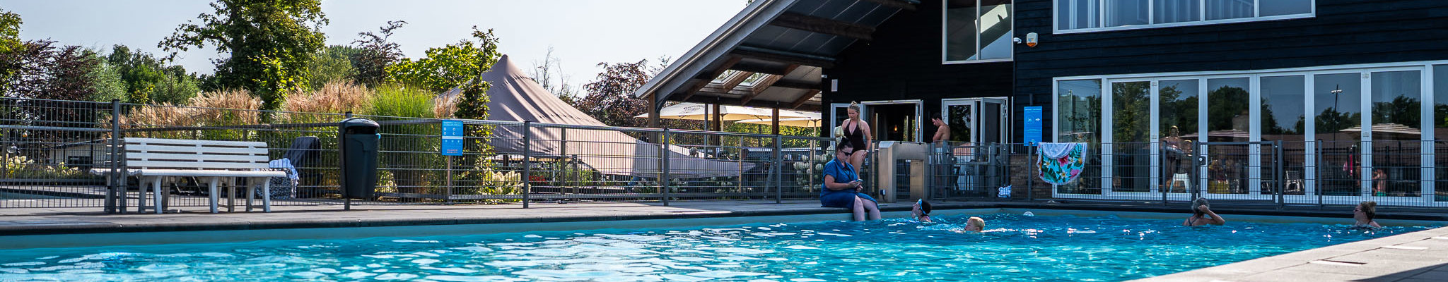 Verwarmd buitenzwembad RLV