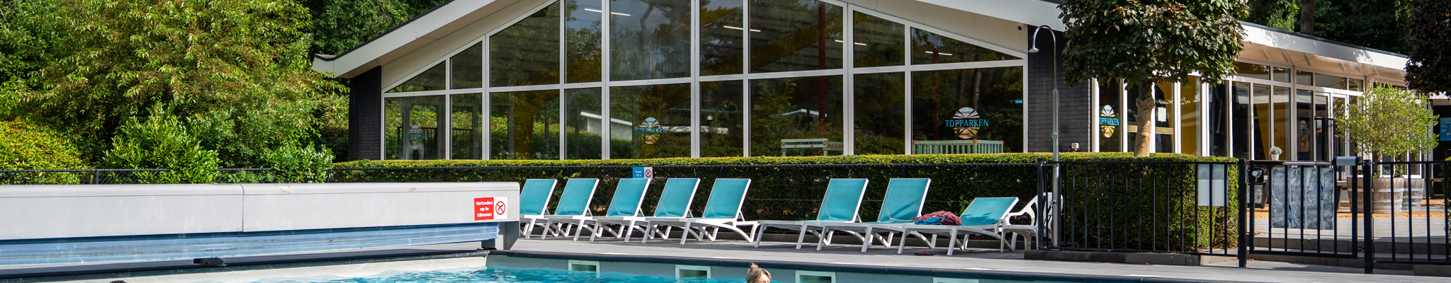 Verwarmd buitenzwembad